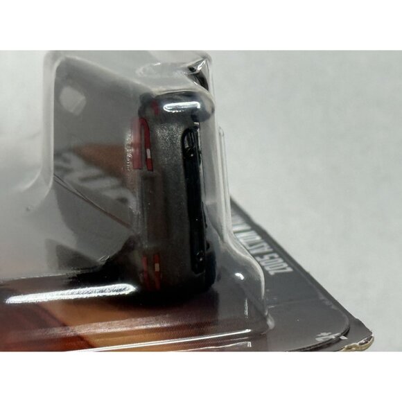 Hot Wheels Fast & Furious Villains 2005 Aston Martin DB9 Silver Diecast NOC - Picture 3 of 6